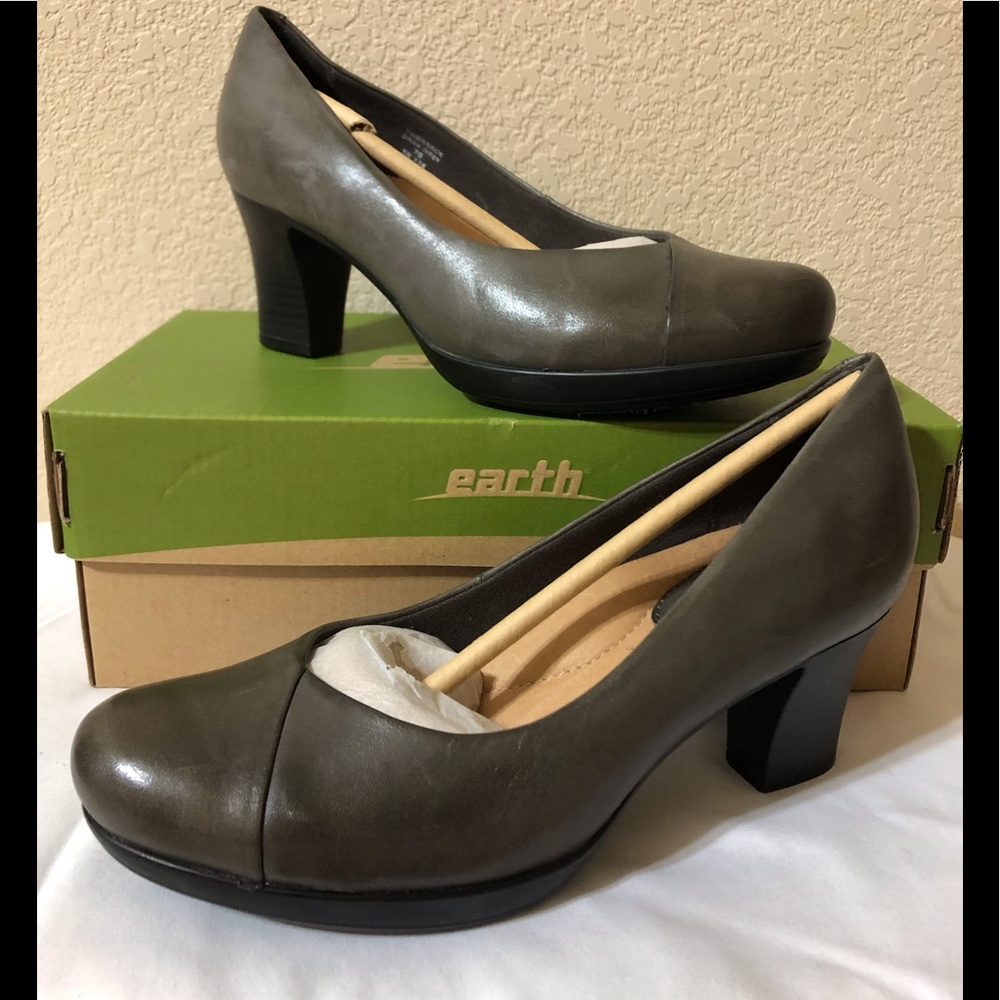 NWB Earth Tamara Paddle Insole Heels Sz7